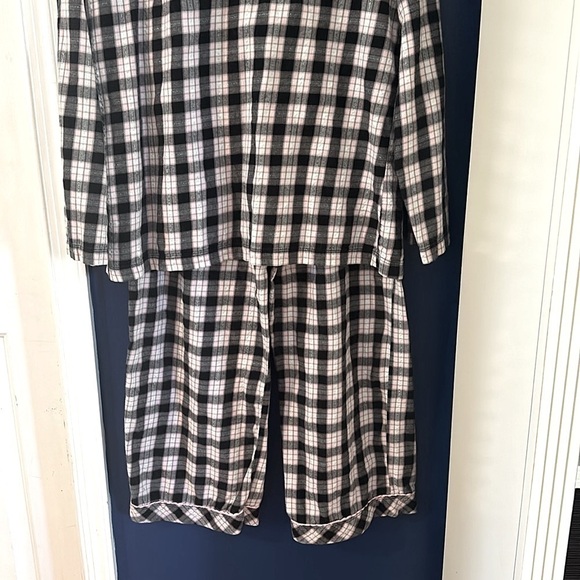 Women’s Victoria’s Secret Plaid Flannel Pajama Set Size Medium - Picture 9 of 11